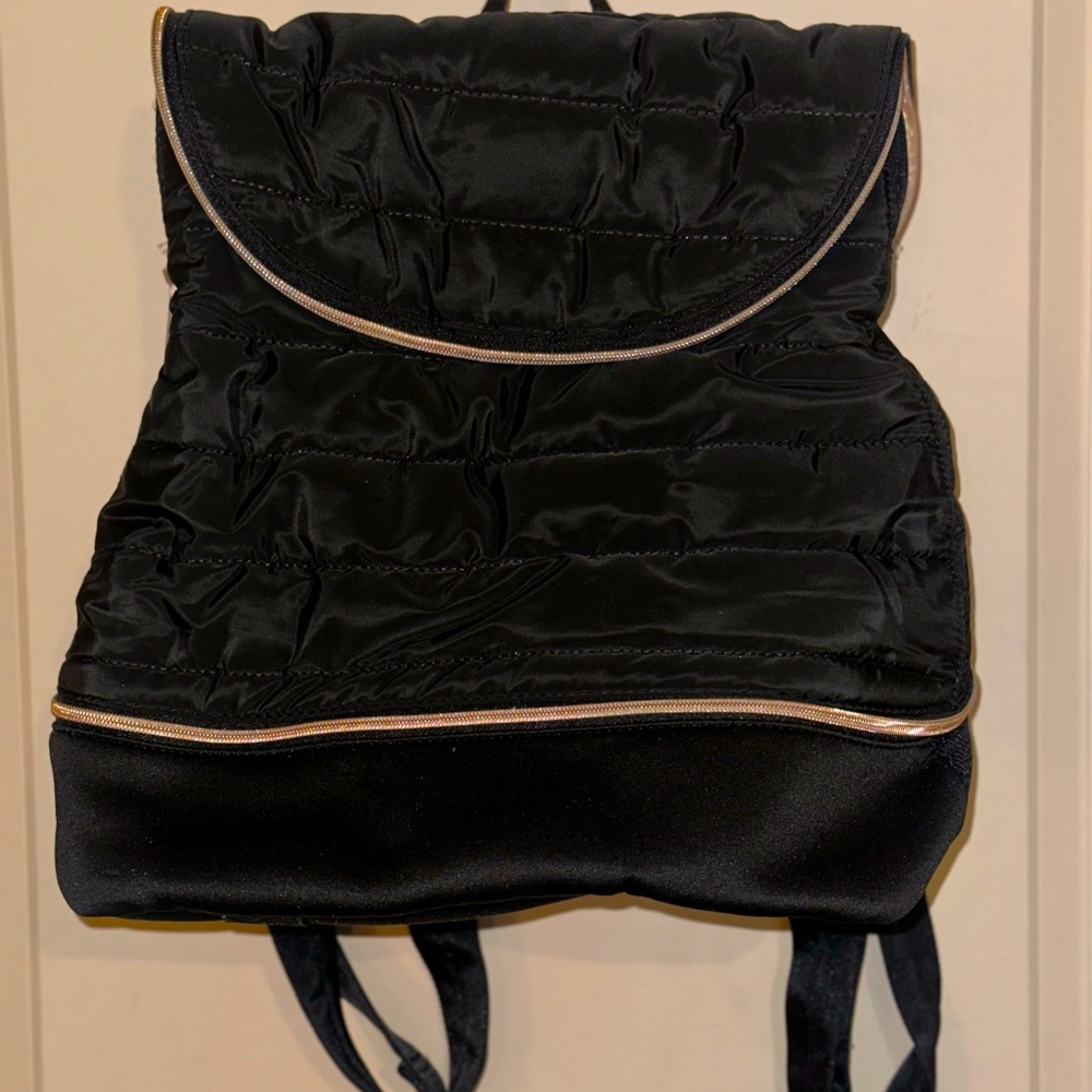 Stella & Dot Crush It Backpack with bottom compartment